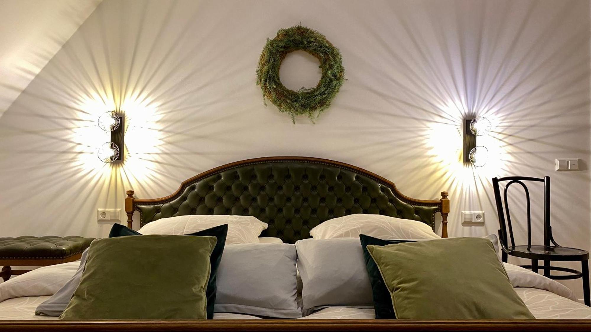 Sonnenhof 1737 - Ferienzimmer & Apartments Barbelroth Luaran gambar